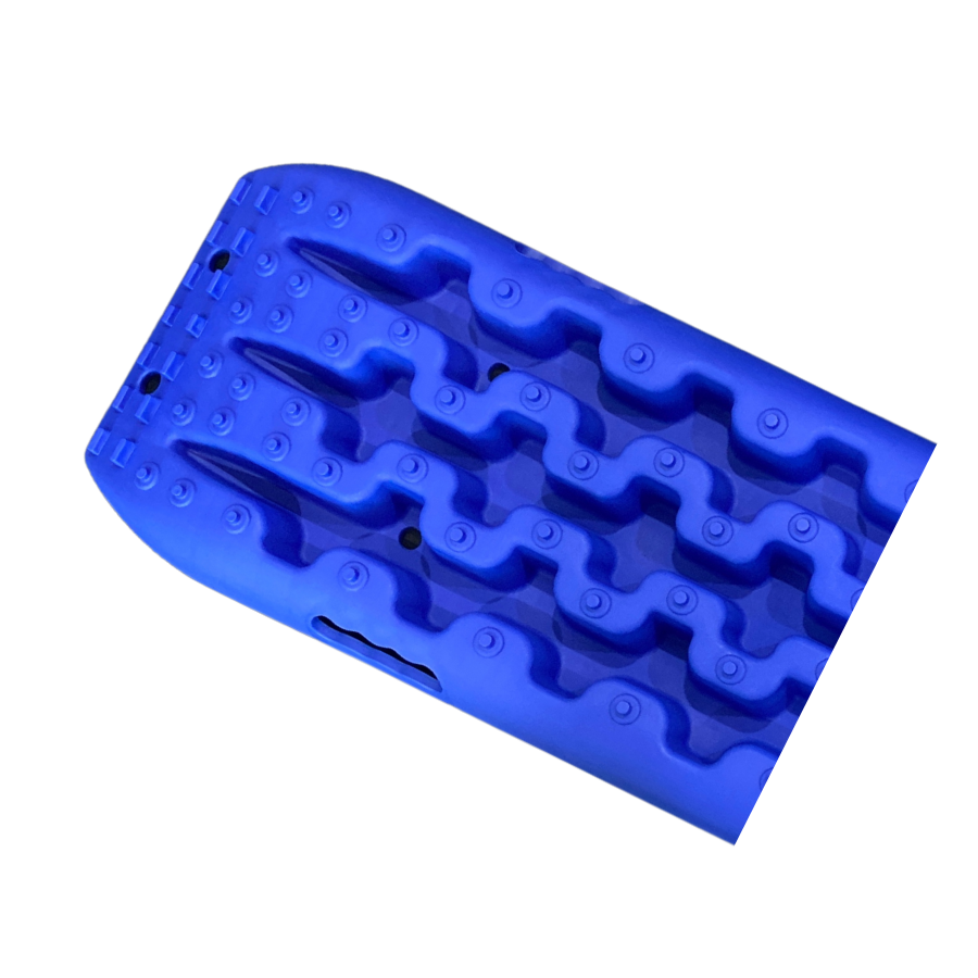Set of 2 recovery tracks for sand, snow, and mud with reinforced nylon construction and ergonomic handles