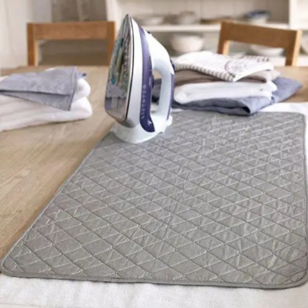 Portable ironing board mat, quilted and heat-resistant, 600mm x 550mm for travel and camping