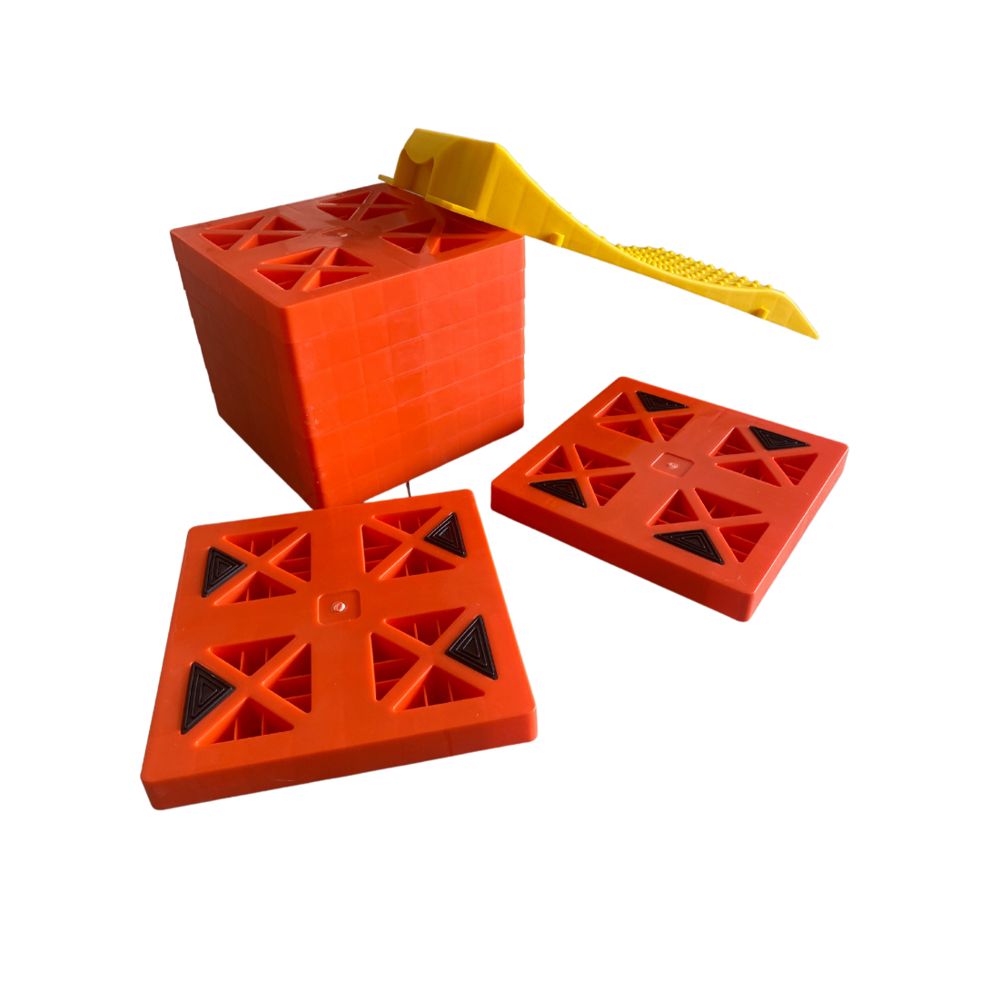 Lynx 10 piece levelling kit with interlocking blocks and tyre saver for caravans and campers